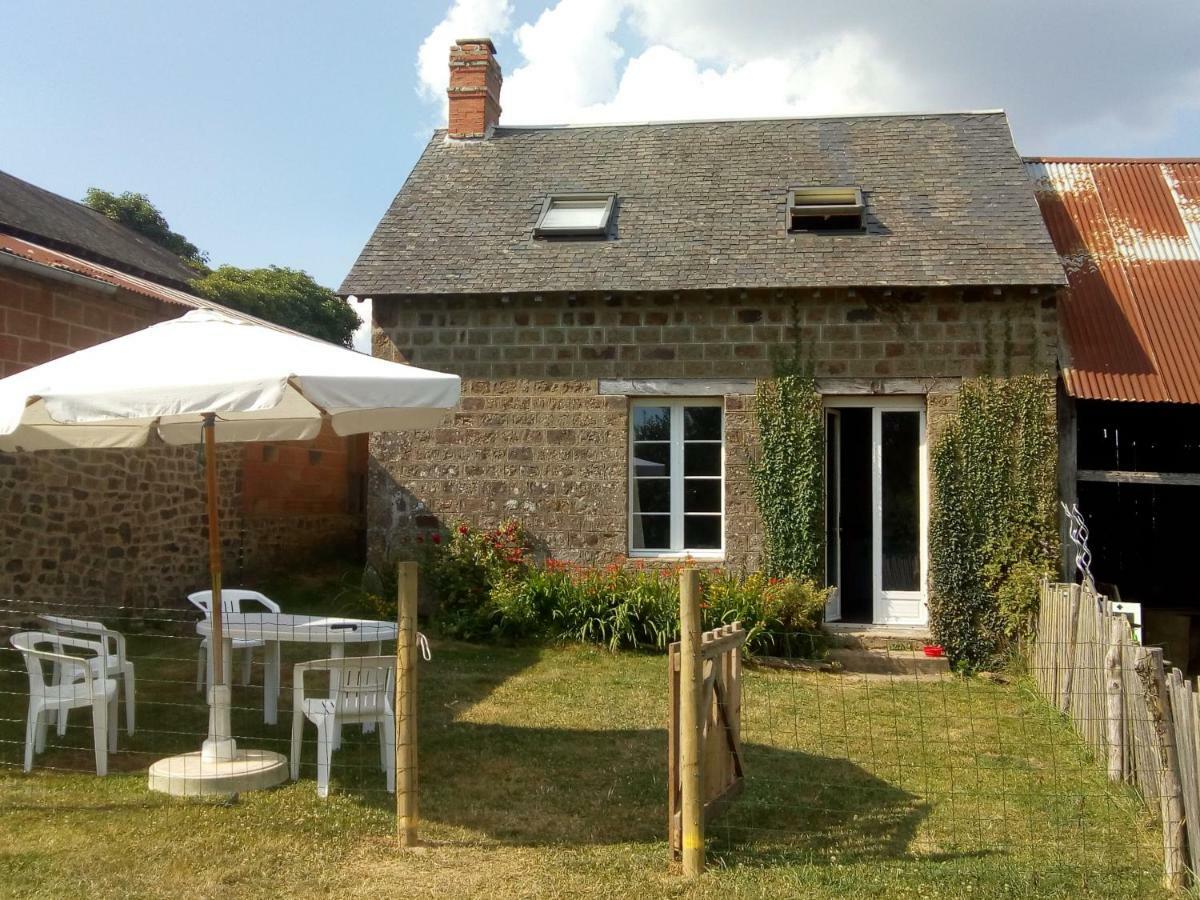 Saint-Symphorien-des-Monts Le Domaineヴィラ エクステリア 写真