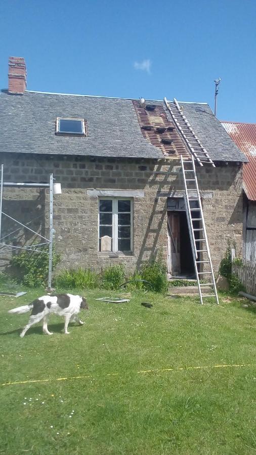 Saint-Symphorien-des-Monts Le Domaineヴィラ エクステリア 写真
